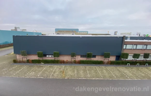 Nieuwe Gevelbeplating Zwijndrecht bedrijfshal