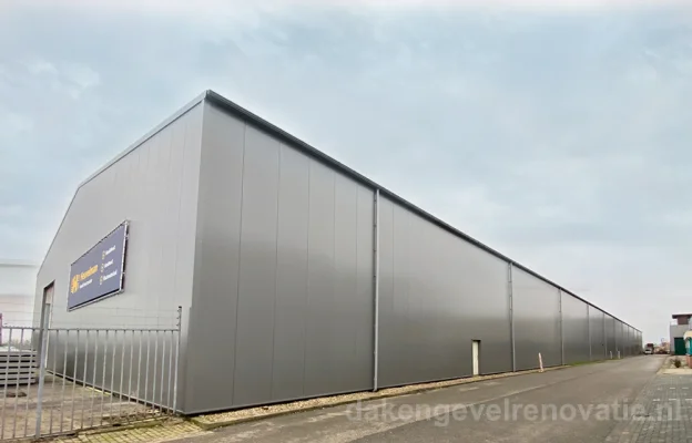 Nieuwe gevelbeplating Gouderak bedrijfshal