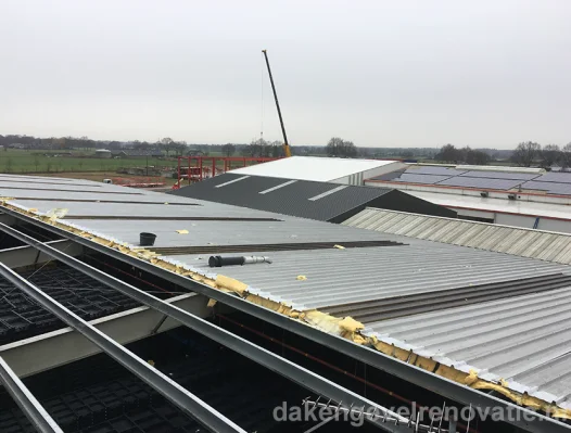 Stalen dak vervangen sandwichpanelen damwand