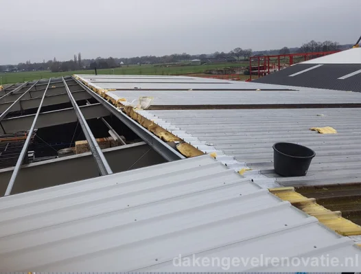Stalen dak vervangen sandwichpanelen